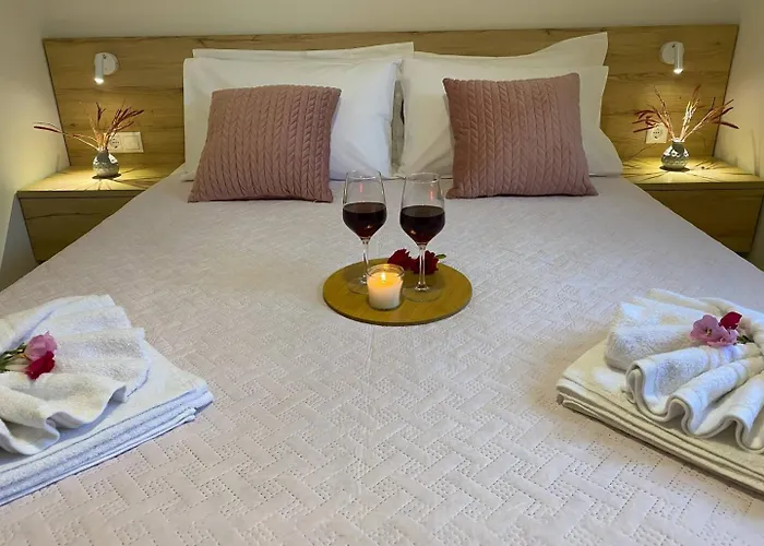Maistro Suites With Pool, Matala
