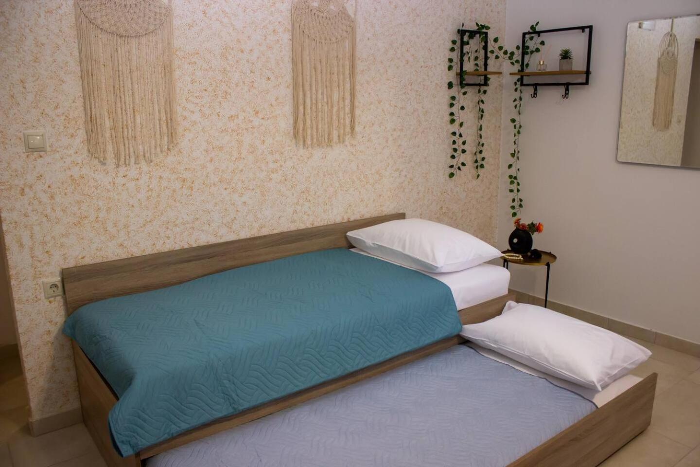 Apartment Maistro With Pool,