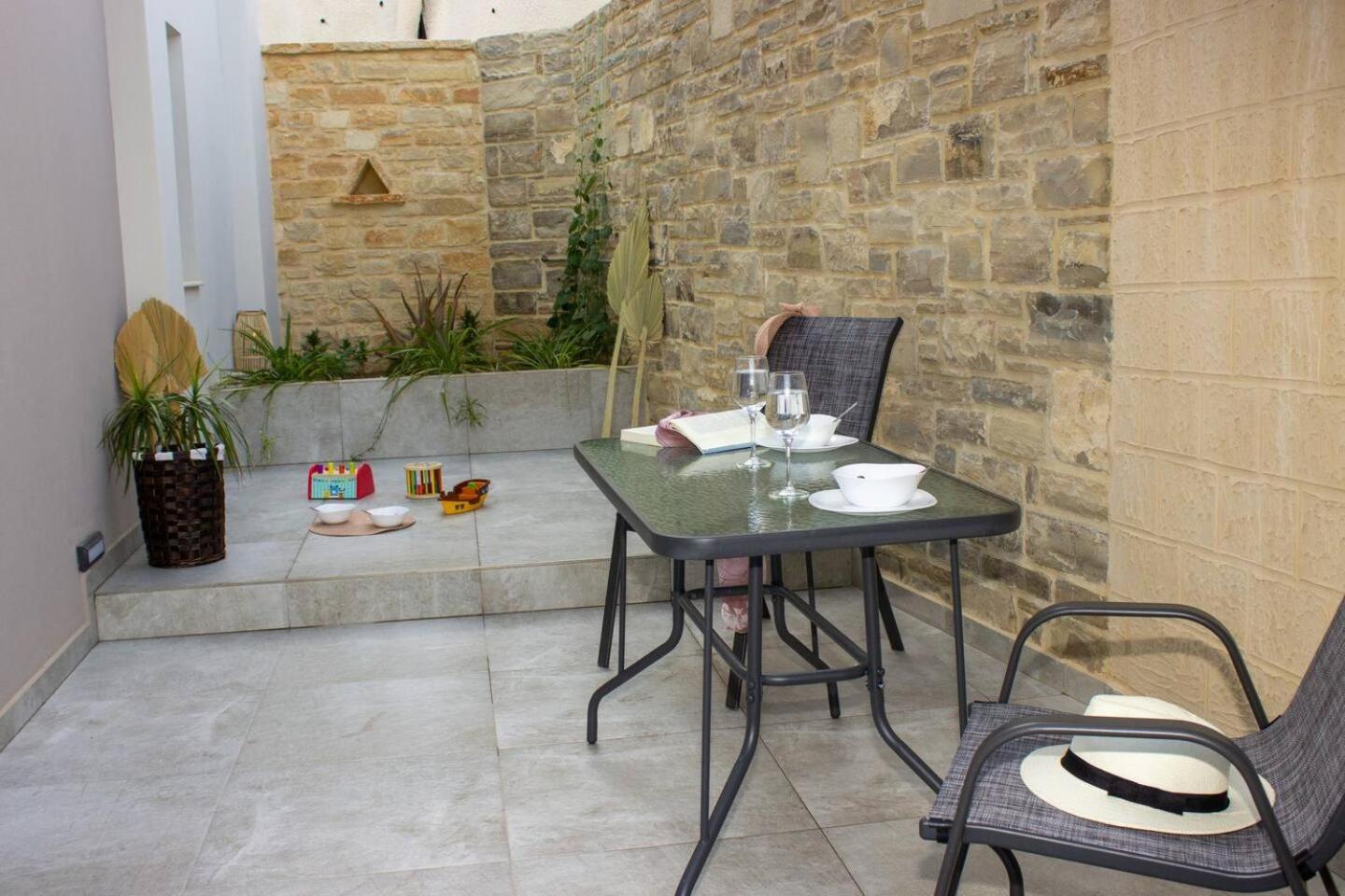 Apartment Maistro With Pool,
