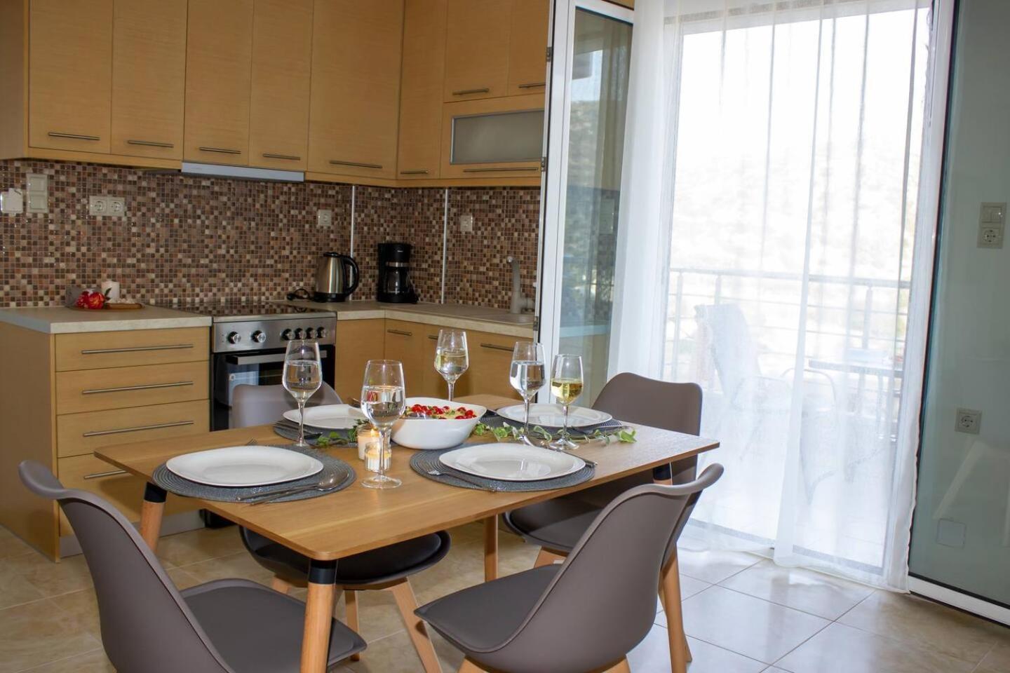 Apartment Maistro With Pool,
