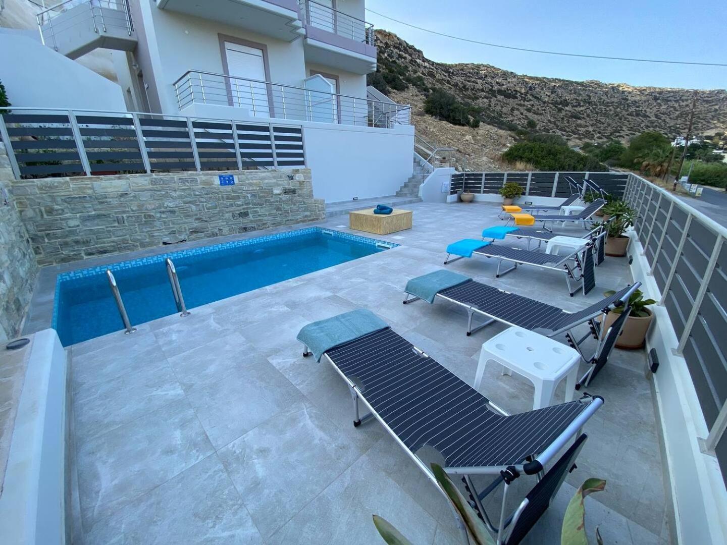Apartment Maistro With Pool,